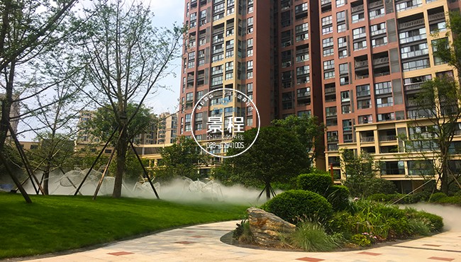 小區樓盤交付綠化效果 隨著更加注重生存環境,人造霧造景不僅可以美化環境,更能改善空氣質量